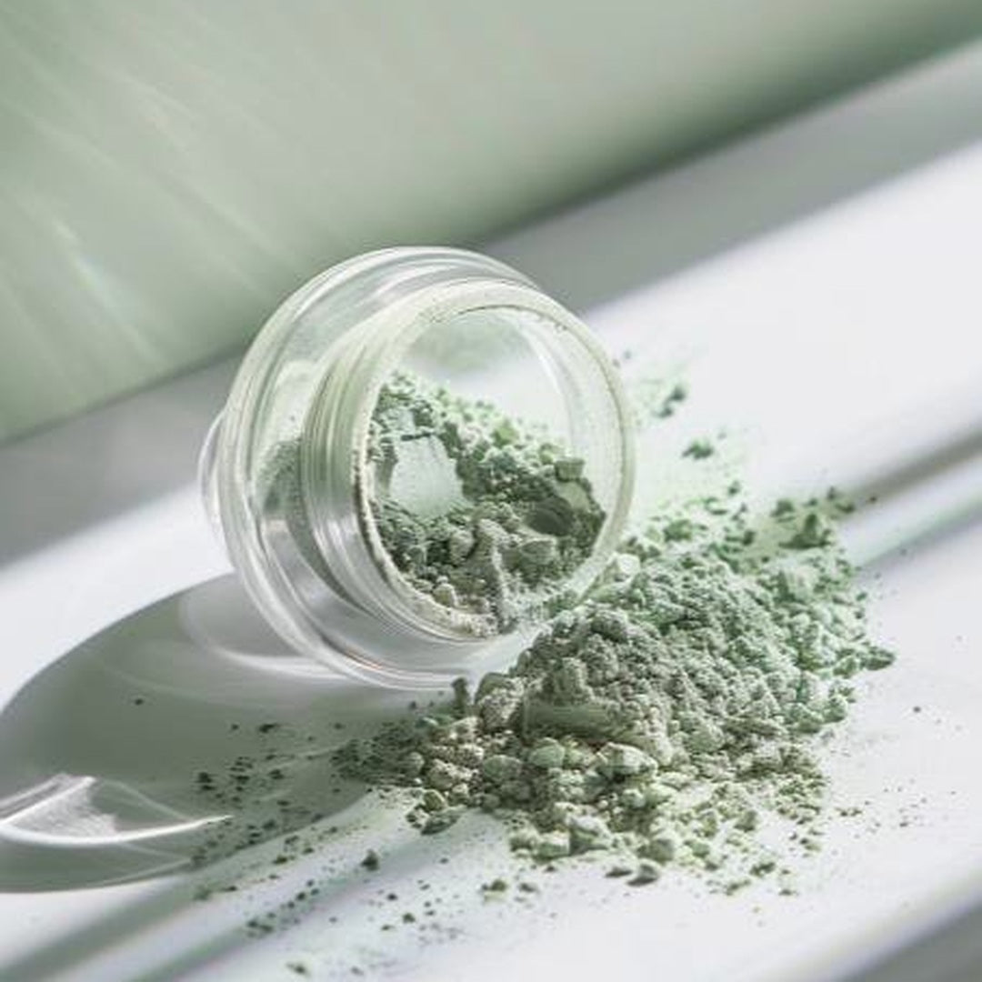The Powder That's Half Water: How Loose Powder Got Reinvented for Acne-Safe Skin